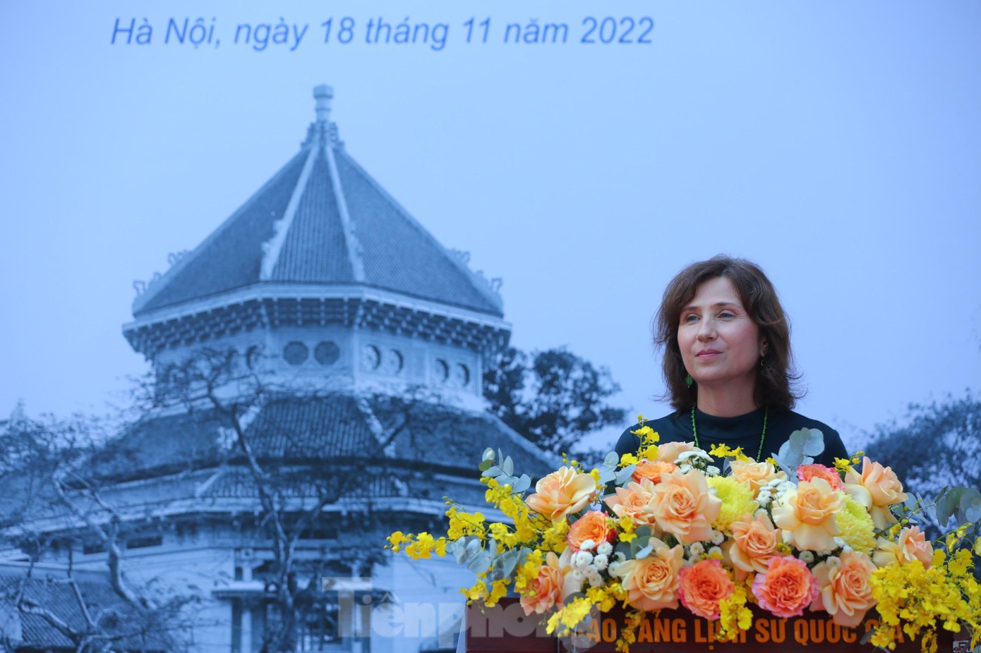 Bà Pam DeVolder - Tham tán Văn hóa - Thông tin của Đại sứ quán Hoa Kỳ tại Việt Nam - phát biểu tại lễ tiếp nhận. Bà Pam DeVolder khẳng định sự tự hào khi đại diện cho Đại sứ quán Hoa Kỳ tại Việt Nam trao trả các hiện vật cho Bảo tàng lịch sử quốc gia. Ảnh: TRỌNG TÀI.