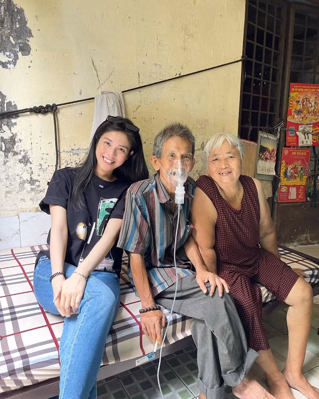 Trúc Phương từng xây dựng được hình ảnh đẹp trên mạng xã hội nhờ chăm làm từ thiện. Trúc Phương từng xây dựng được hình ảnh đẹp trên mạng xã hội nhờ chăm làm từ thiện.