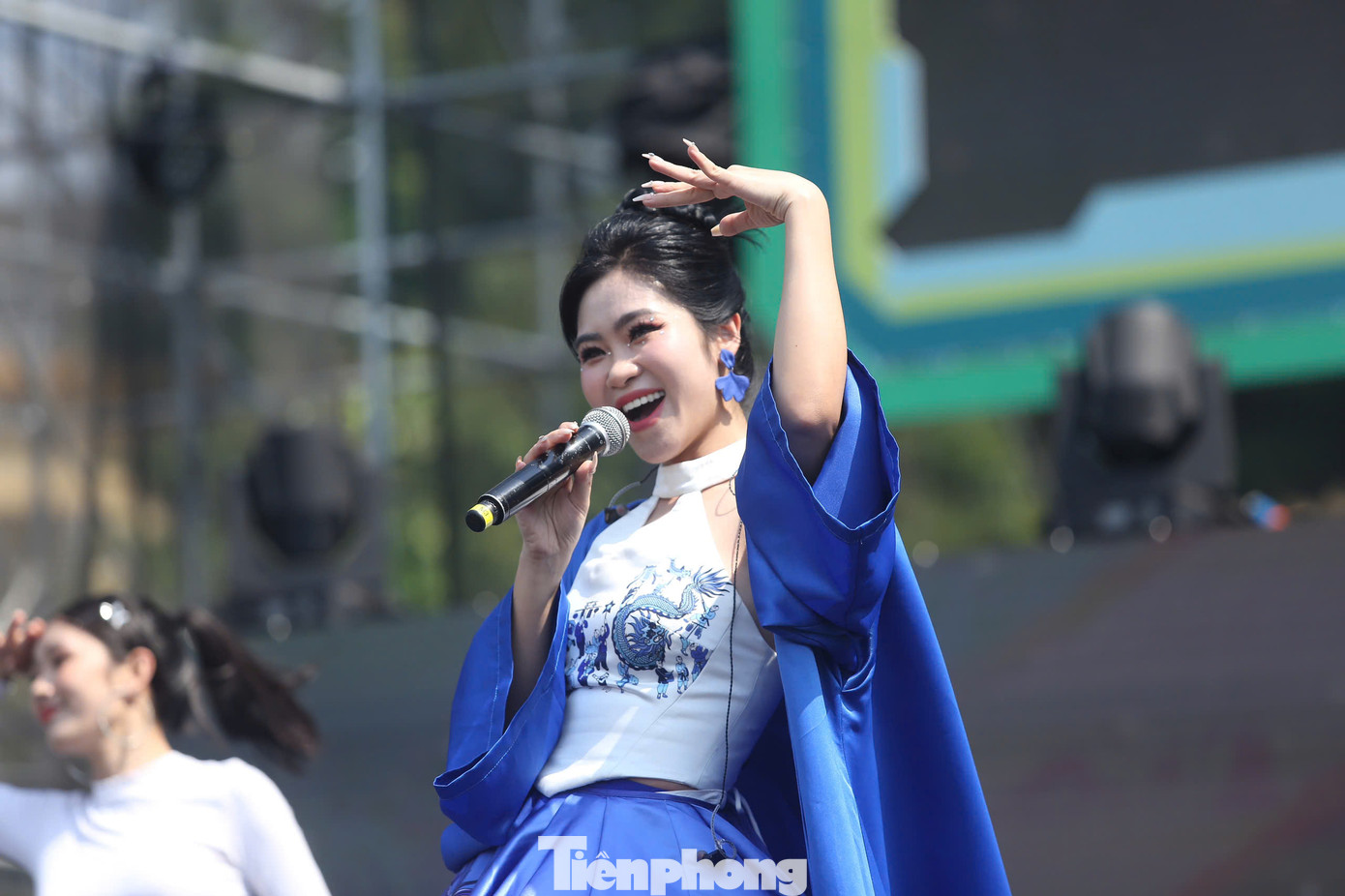 Những ca khúc xẩm trên nền nhạc EDM của nữ ca sĩ được đông đảo khán giả trẻ yêu mến.