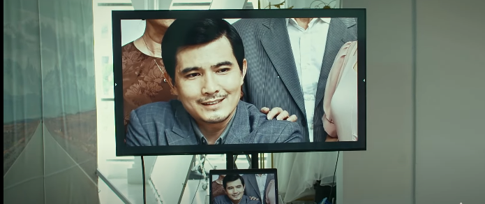 Công được dẫn đi chụp ảnh thờ. Ảnh: CMH. Công được dẫn đi chụp ảnh thờ. Ảnh: CMH.