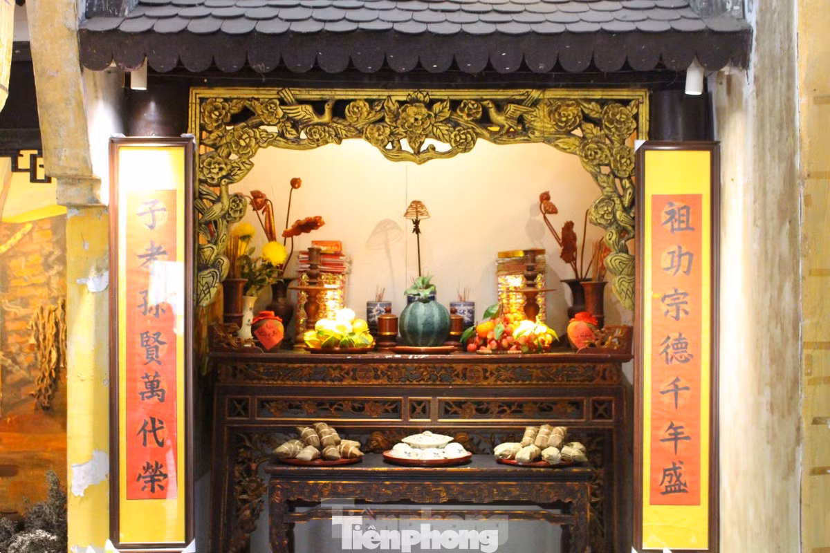 Theo tục hái lá làm thuốc của người xưa, giờ Ngọ (11-13h) là thời khắc dương khí tốt nhất vì mặt trời tỏa ra ánh nắng nhiều nhất. Các loại lá hái và phơi trong thời gian này có tác dụng chữa bệnh rất tốt. Tục hái lá làm thảo dược trong ngày Tết Đoan Ngọ khiến dịp này được gọi là ngày “y dược toàn dân”.