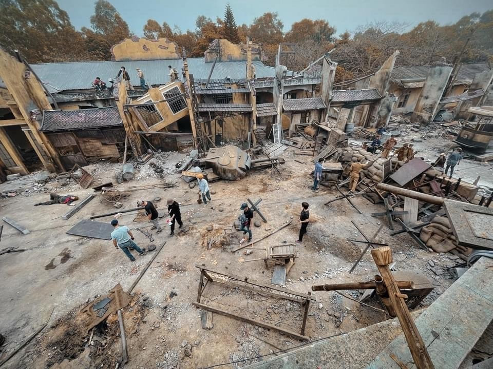 Bối cảnh được đầu tư hàng tỷ đồng của Đào, phở và piano.