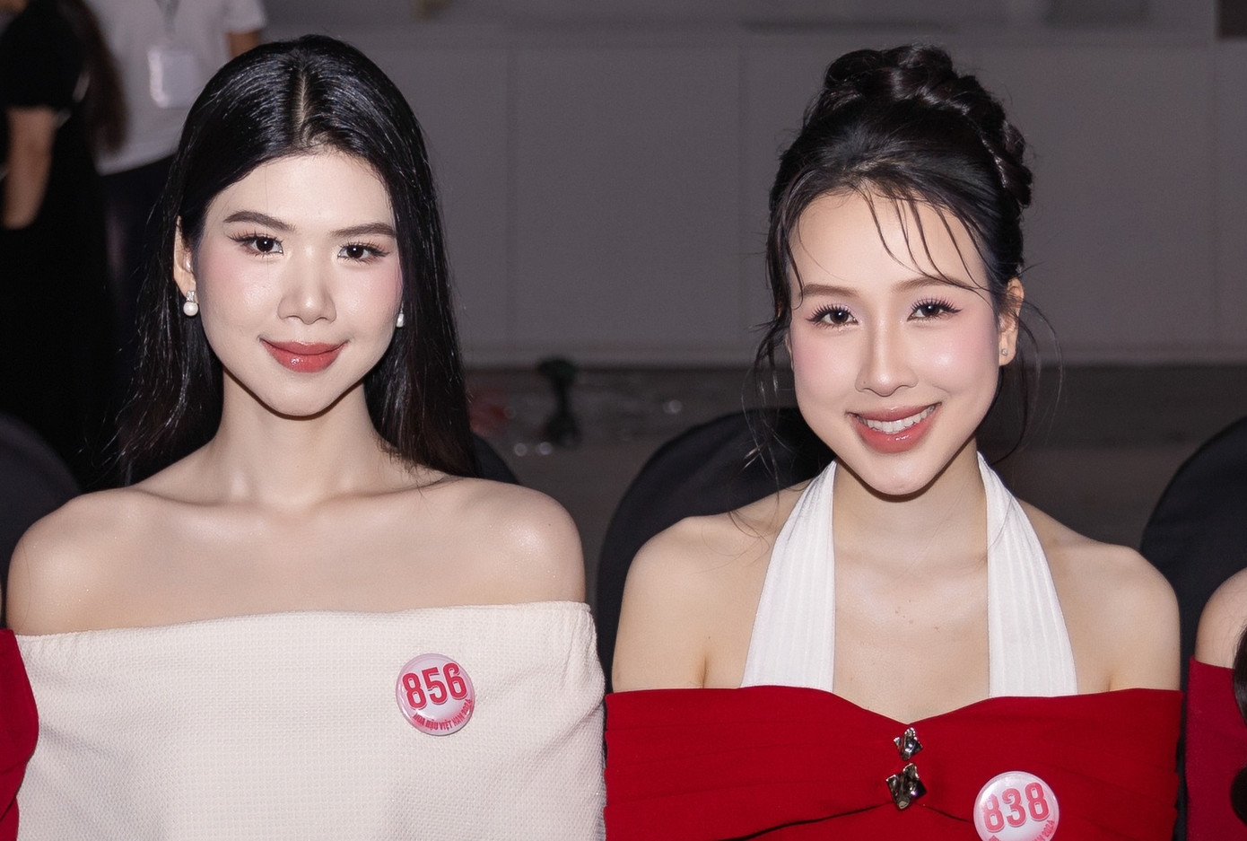 Đinh Hoàng Linh Đan và Hà Thu Trang đều có thành tích học tập ấn tượng. Linh Đan hoàn thành chương trình cử nhân Kinh doanh Quốc tế. Cô có thời gian ngắn học tập tại Australia và thực tập tại Việt Nam với nhiều vị trí khác nhau như marketing, đối ngoại.