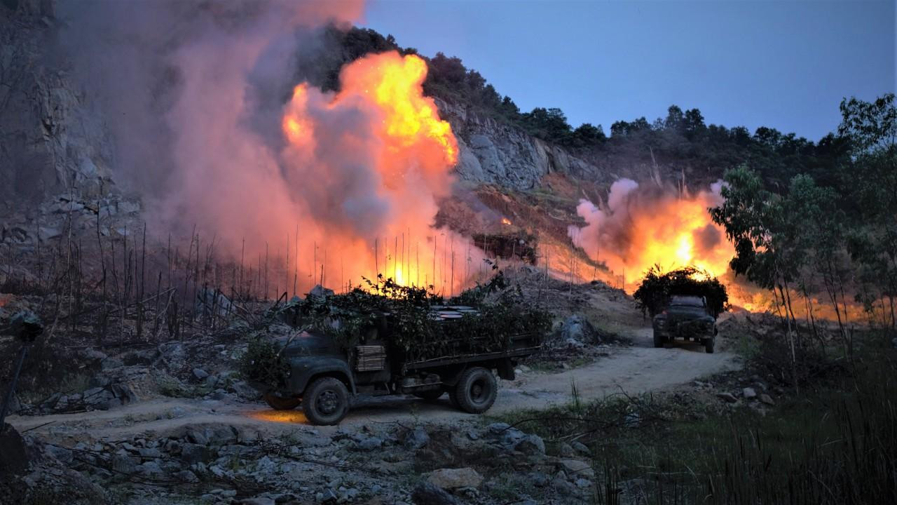 Phim lấy bối cảnh chủ yếu ở tuyến đường Trường Sơn. Phim lấy bối cảnh chủ yếu ở tuyến đường Trường Sơn.