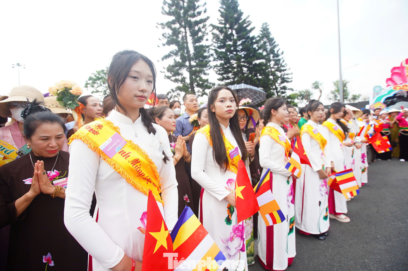 Nhằm bảo đảm giao thông trong dịp đại lễ Phật đản, Công an TP Hà Nội sẽ phân luồng, hạn chế phương tiện tại nhiều tuyến đường theo khung giờ.
