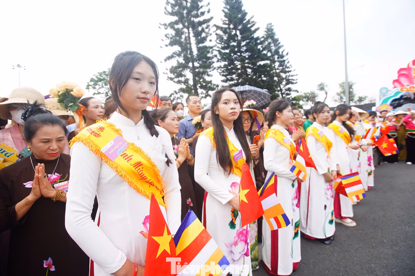 Nhằm bảo đảm giao thông trong dịp đại lễ Phật đản, Công an TP Hà Nội sẽ phân luồng, hạn chế phương tiện tại nhiều tuyến đường theo khung giờ.