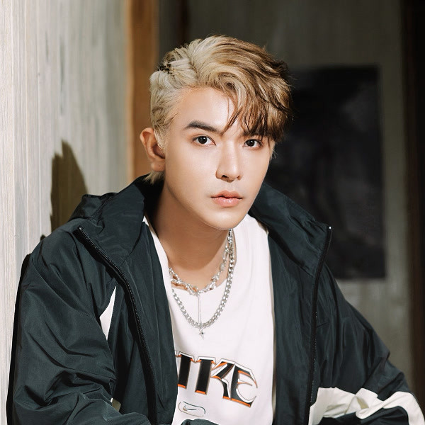 Showbiz Việt có nhiều vụ ồn ào liên quan đến bản quyền âm nhạc. Showbiz Việt có nhiều vụ ồn ào liên quan đến bản quyền âm nhạc.