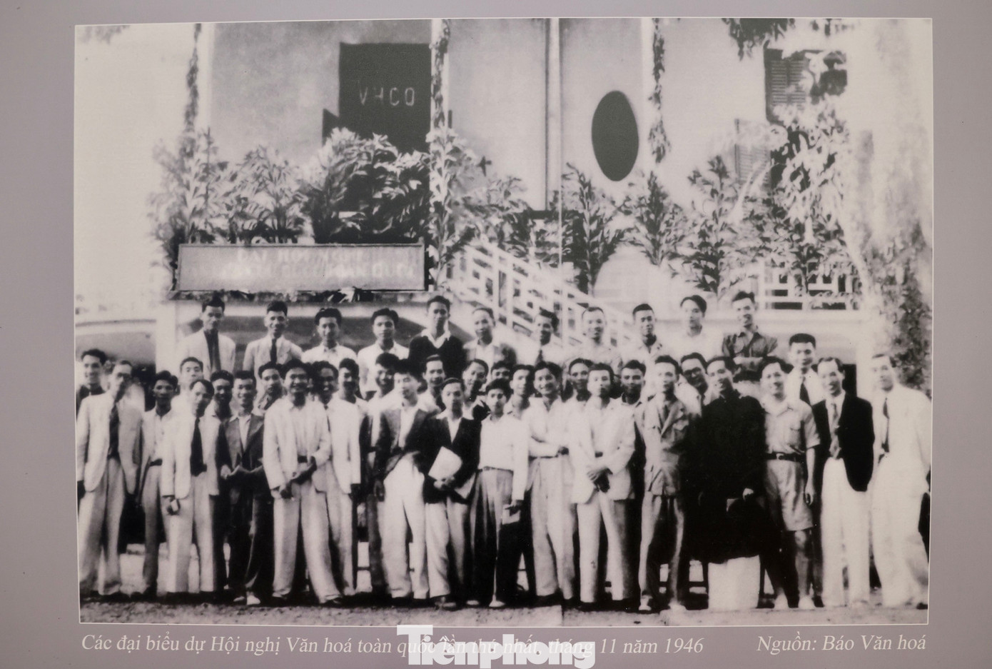 Các đại biểu dự Hội nghị Văn hóa toàn quốc lần thứ nhất, tổ chức tháng 11/1946 tại Nhà hát Lớn Hà Nội.