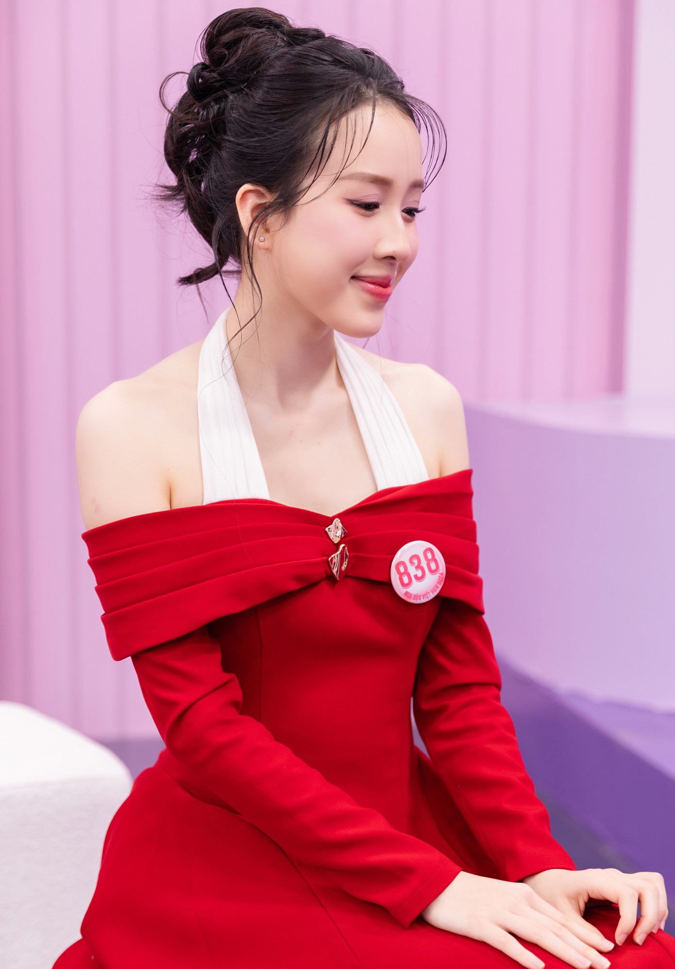 Thu Trang là sinh viên năng nổ tại Đại học RMIT. Cô tham gia một số dự án quảng bá cho hoạt động của trường, kết nối các sinh viên. Cô gái đến từ Cao Bằng cũng hỗ trợ thu thập những kiến nghị, đề xuất của sinh viên gửi tới các giảng viên và ban giám hiệu.