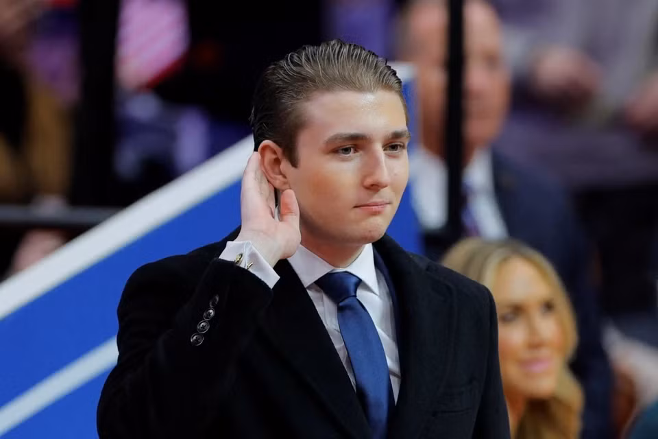 Barron Trump được khen nhờ phong thái tự tin.
