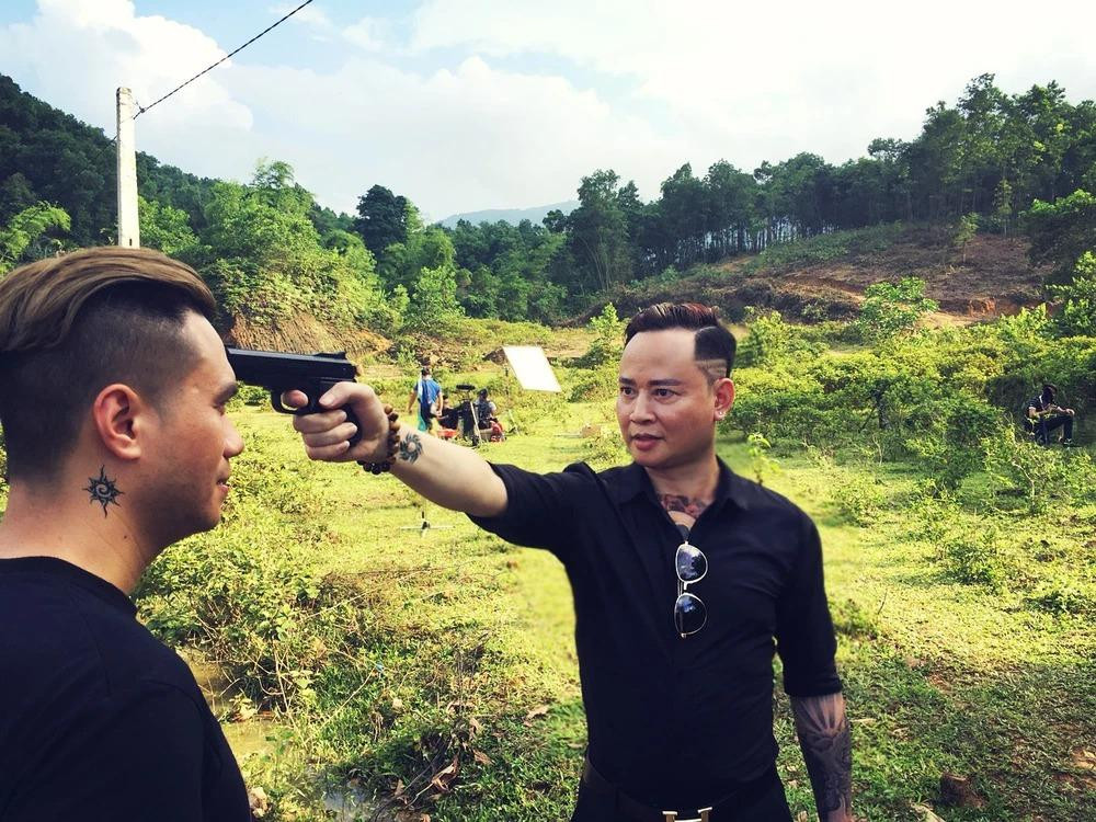 Diễn viên Tùng Dương cống hiến hết mình cho nghệ thuật sau ba lần đổ vỡ hôn nhân. Diễn viên Tùng Dương cống hiến hết mình cho nghệ thuật sau ba lần đổ vỡ hôn nhân.