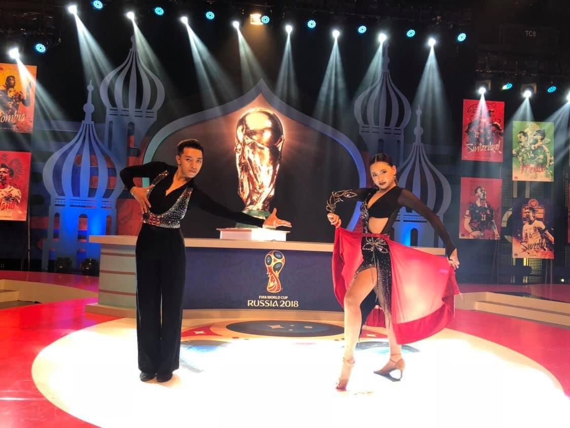 Quỳnh Hương biểu diễn dancesport trong chương trình bình luận World Cup 2018 trên sóng VTV Quỳnh Hương biểu diễn dancesport trong chương trình bình luận World Cup 2018 trên sóng VTV