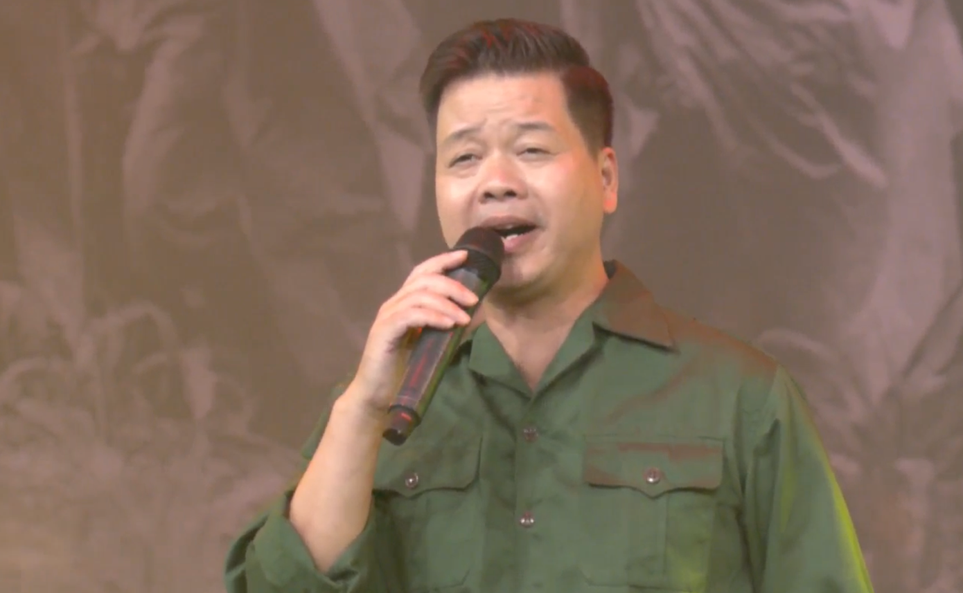 NSƯT Đăng Dương biểu diễn ca khúc Màu hoa đỏ, Đường chúng ta đi,...