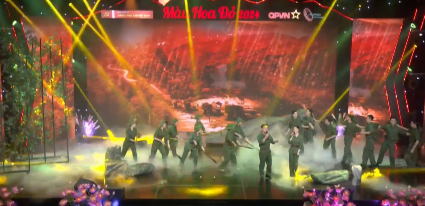 Màu hoa đỏ là khúc tráng ca hào hùng tái hiện những ký ức về một thời hoa lửa.