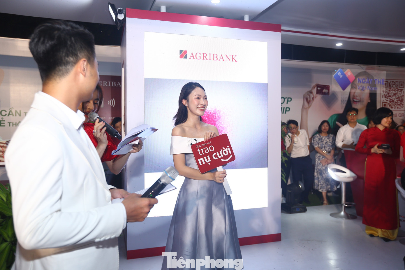 Khánh Vy tin rằng, Ngày thẻ Việt Nam 2023 - Sóng Festival sẽ giúp người trẻ luôn đi đầu, nắm bắt công nghệ trong thanh toán. Cô cũng nhấn mạnh thông điệp chủ đề: chỉ với một chiếc điện thoại, chúng ta có thể kết nối thanh toán tới mọi nơi, mọi thứ. Khánh Vy tin rằng, Ngày thẻ Việt Nam 2023 - Sóng Festival sẽ giúp người trẻ luôn đi đầu, nắm bắt công nghệ trong thanh toán. Cô cũng nhấn mạnh thông điệp chủ đề: chỉ với một chiếc điện thoại, chúng ta có thể kết nối thanh toán tới mọi nơi, mọi thứ.