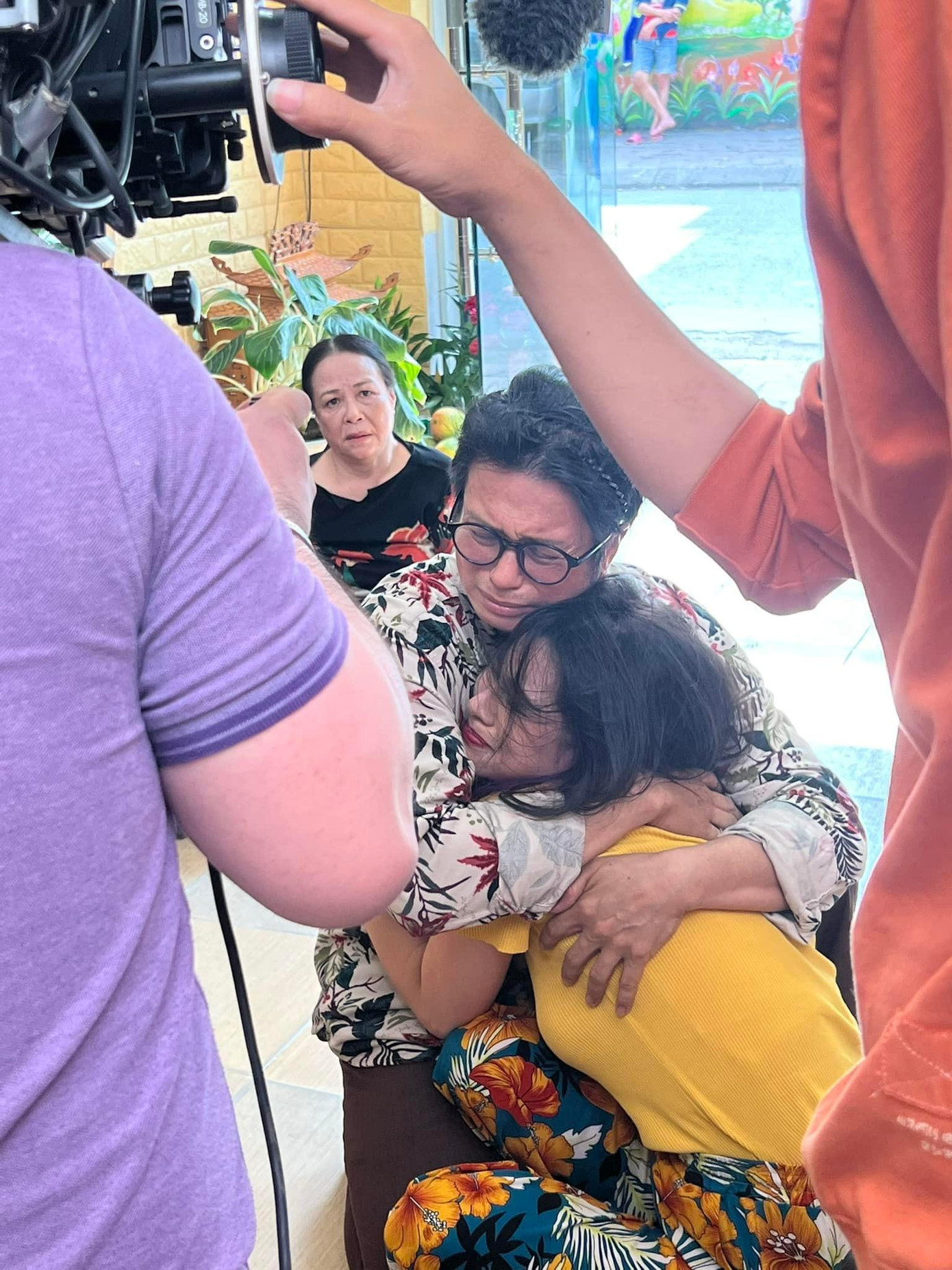 Dù chỉ là nhân vật phụ nhưng mỗi lần Mộng Mơ lên sóng đều để lại ấn tượng. Vẻ đỏng đảnh, lòe loẹt, thảo mai của cô nàng và những lần đưa cậu Vượng ngây thơ vào tròng làm người xem vừa buồn cười, vừa giận.