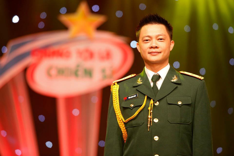 MC Quang Minh dẫn dắt chương trình Chúng tôi là chiến sĩ. MC Quang Minh dẫn dắt chương trình Chúng tôi là chiến sĩ.