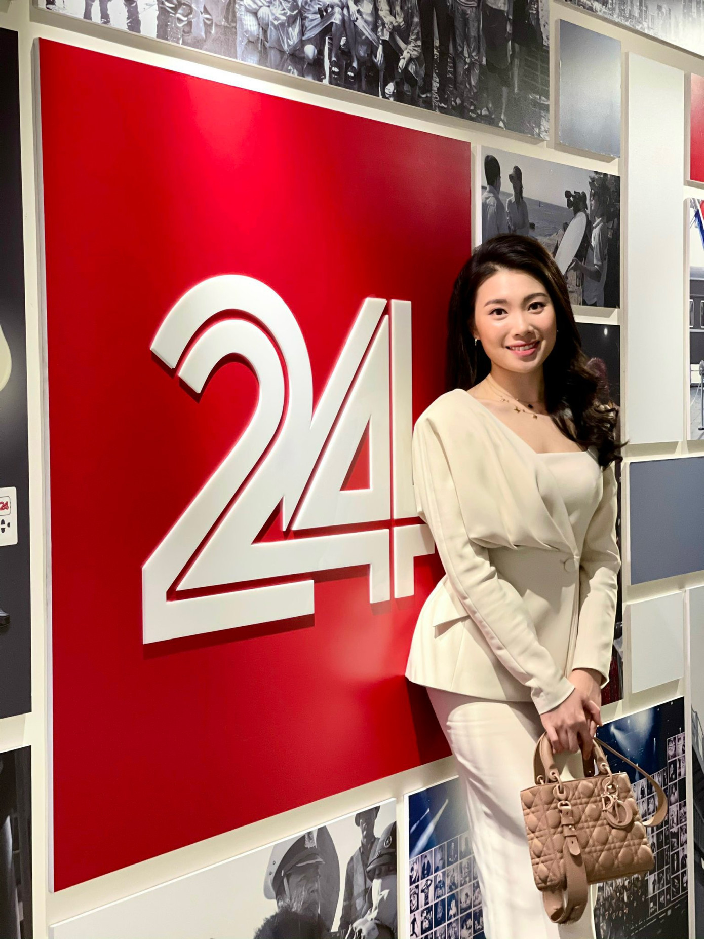 MC Điệp Anh là một trong những gương mặt trẻ ấn tượng của Trung tâm tin tức VTV24 (nay là Trung tâm sản xuất và phát triển nội dung số VTVDigital). Đây là năm đầu tiên Điệp Anh xuất hiện tại chuỗi sự kiện Ngày thẻ Việt Nam 2023. Cô chứng tỏ bản lĩnh, không ngại khó khi đảm nhận phần dẫn dắt cùng MC Hoàng Nam ở hai phiên thảo luận, đối thoại tại hội thảo.