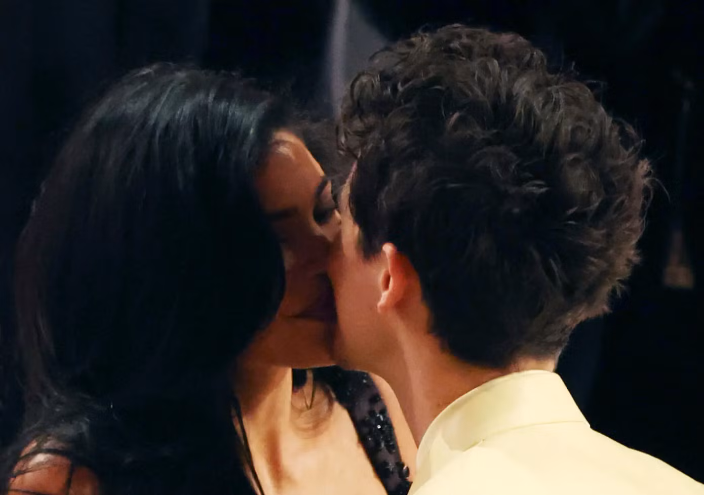 Timothée Chalamet và Kylie Jenner khóa môi ở Oscar. Ảnh: Reuters Timothée Chalamet và Kylie Jenner khóa môi ở Oscar. Ảnh: Reuters