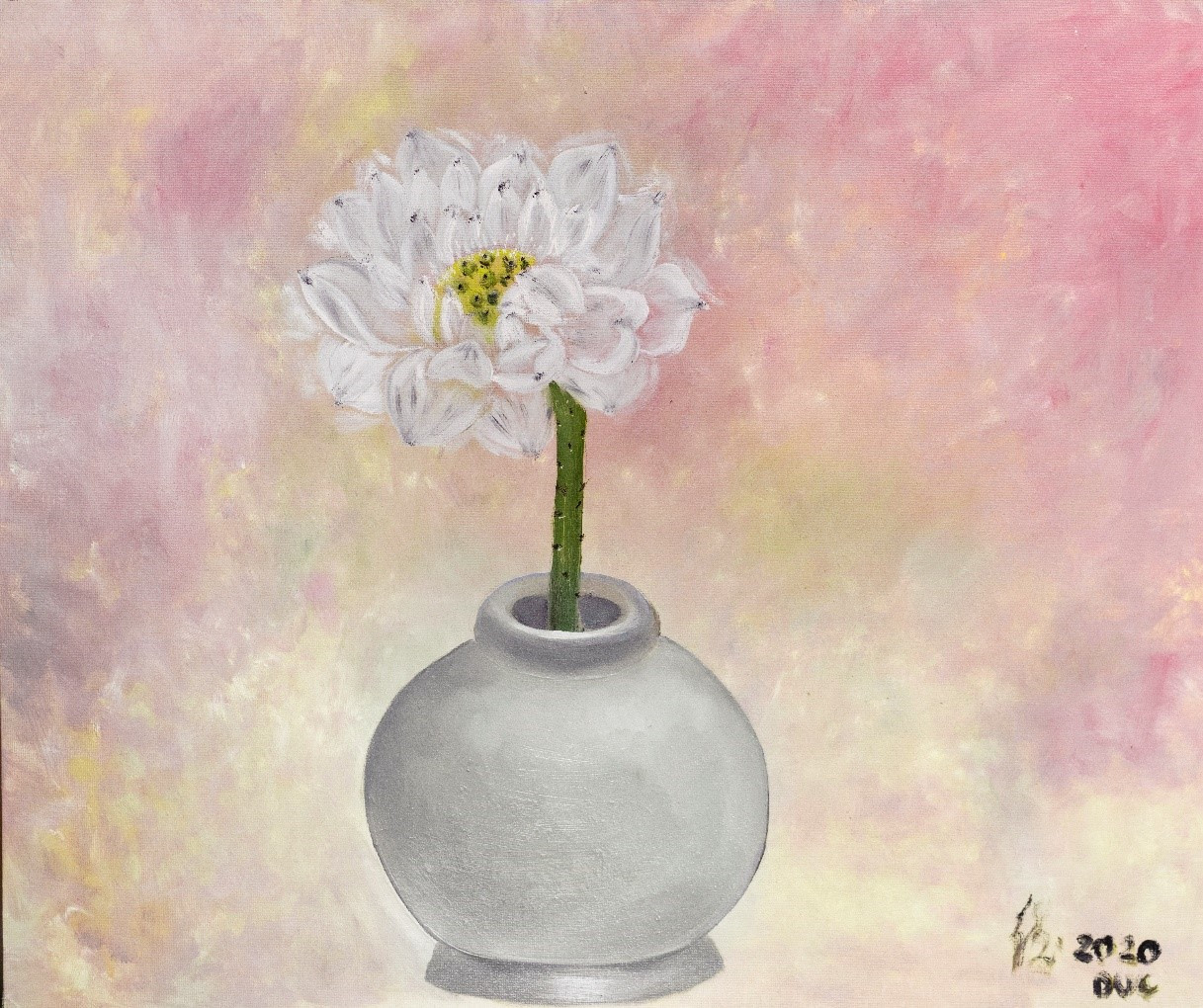 Tranh Vô định (trái) và Tự tại được trưng bày tại triển lãm. Tranh Vô định (trái) và Tự tại được trưng bày tại triển lãm.