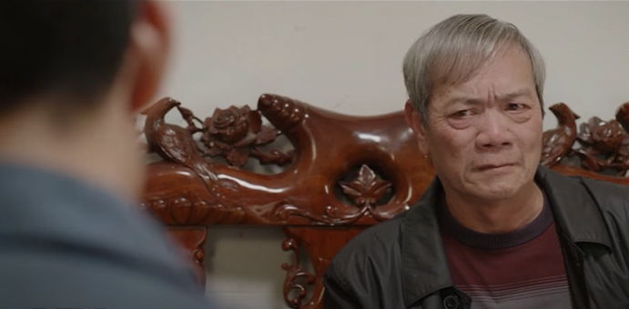 Ông Công khen ngợi Son, nhận ra sự quan tâm của cô dành cho gia đình. Ảnh: CMH.