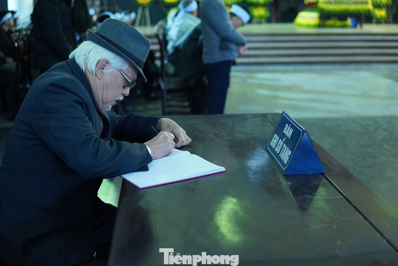 NSƯT Đức Trung có nhiều kỷ niệm với NSND Trần Tiến và con gái thứ hai của ông - NSND Lê Khanh. NSƯT Đức Trung ấn tượng với sự sáng tạo, tâm huyết của cố nghệ sĩ. Ảnh: TRỌNG QUÂN.