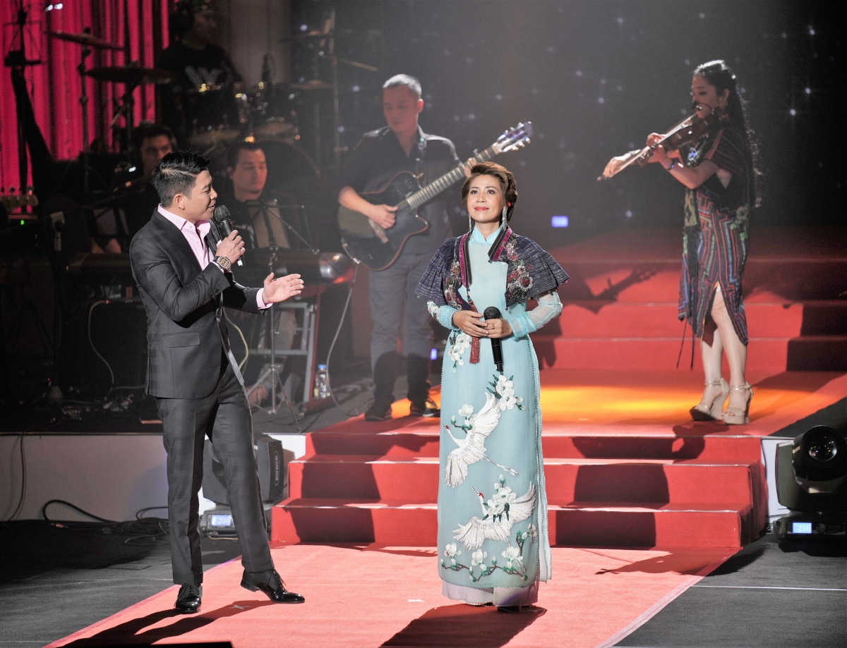 Hồng Vy trong concert cá nhân đầu tiên tổ chức năm 2020.