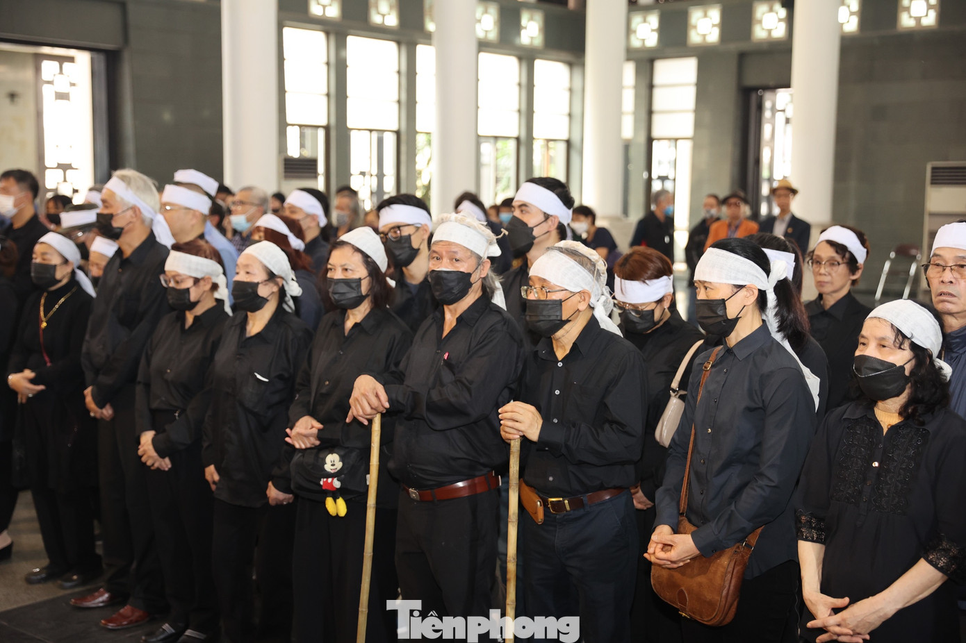 Gia đình, đồng nghiệp và thế hệ sau nhớ tới họa sĩ Tôn Đức Lượng ở tính cách đáng tin cậy, chan hòa, cởi mở và bao dung, rộng lượng. Ảnh: NHƯ Ý.