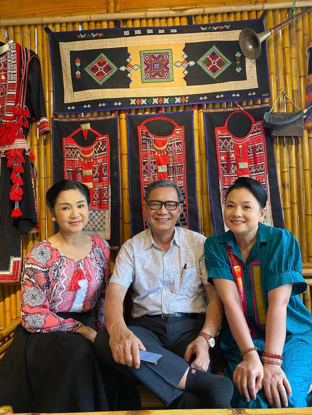 Vợ chồng NSND Thu Quế, NSƯT Phạm Cường đóng phim cùng bạn thân là NSND Thu Hà (trái).