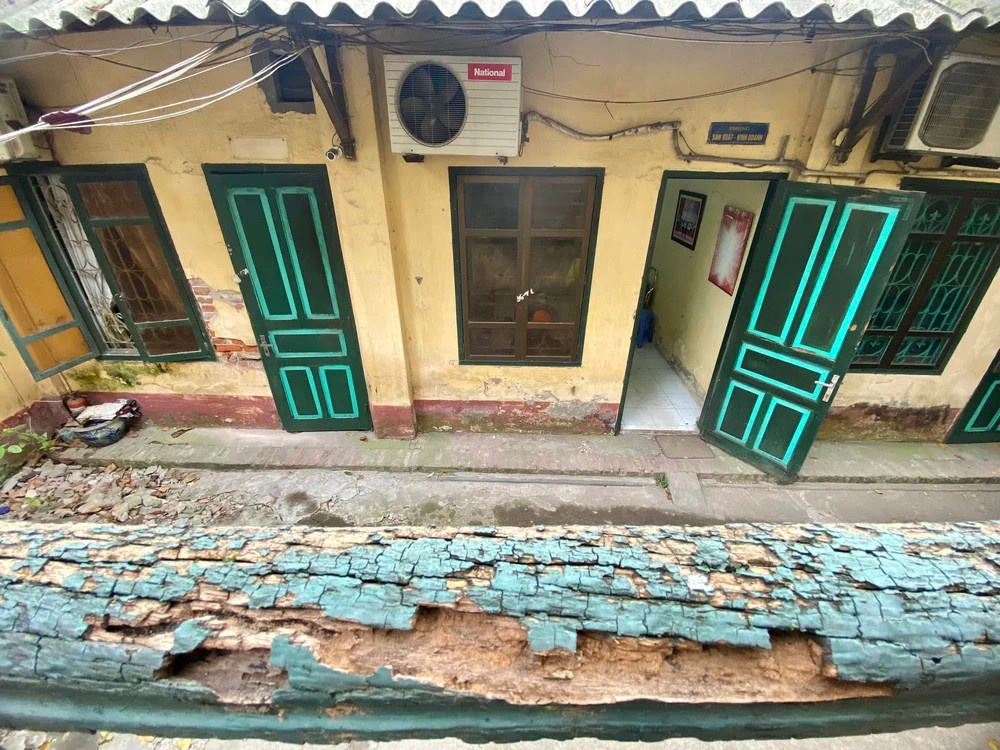 Nhiều nghệ sĩ đau xót khi Hãng phim truyện Việt Nam xập xệ, xuống cấp. Nhiều nghệ sĩ đau xót khi Hãng phim truyện Việt Nam xập xệ, xuống cấp.