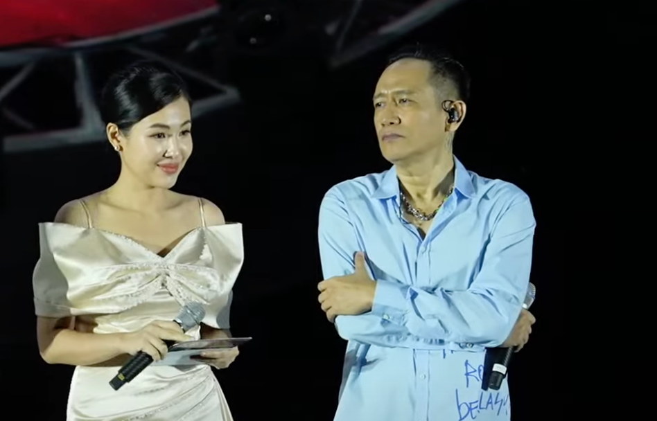 MC Tố Quyên xin lỗi khán giả sau sự kiện âm nhạc Anh em kết đoàn. MC Tố Quyên xin lỗi khán giả sau sự kiện âm nhạc Anh em kết đoàn.