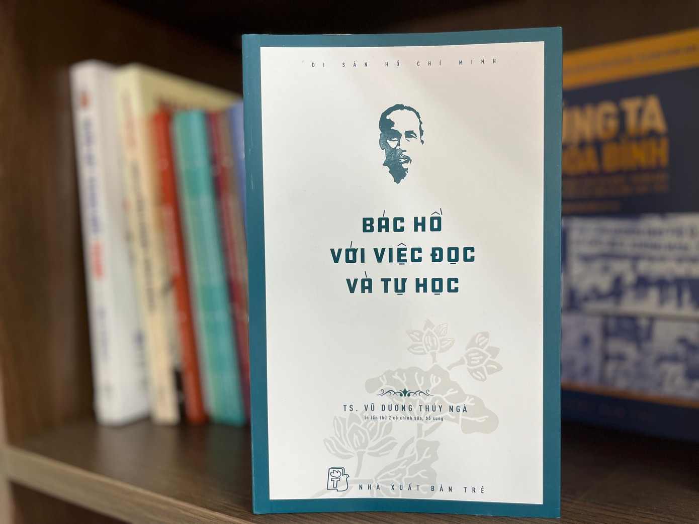 Bác Hồ với việc đọc và tự học do TS. Vũ Dương Thúy Ngà, Nguyên Vụ trưởng Vụ Thư viện, Bộ VHTTDL biên soạn. Bác Hồ với việc đọc và tự học do TS. Vũ Dương Thúy Ngà, Nguyên Vụ trưởng Vụ Thư viện, Bộ VHTTDL biên soạn.