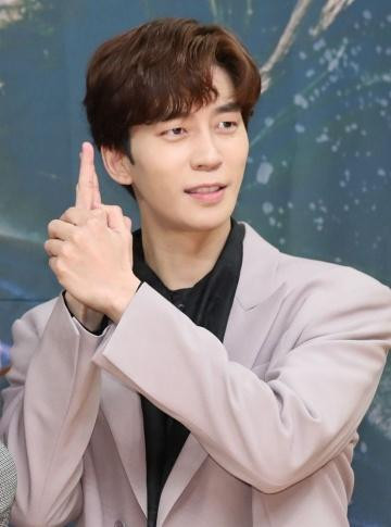 Nam diễn viên Hàn Quốc nhận kết quả dương tính sau lần xét nghiệm thứ hai