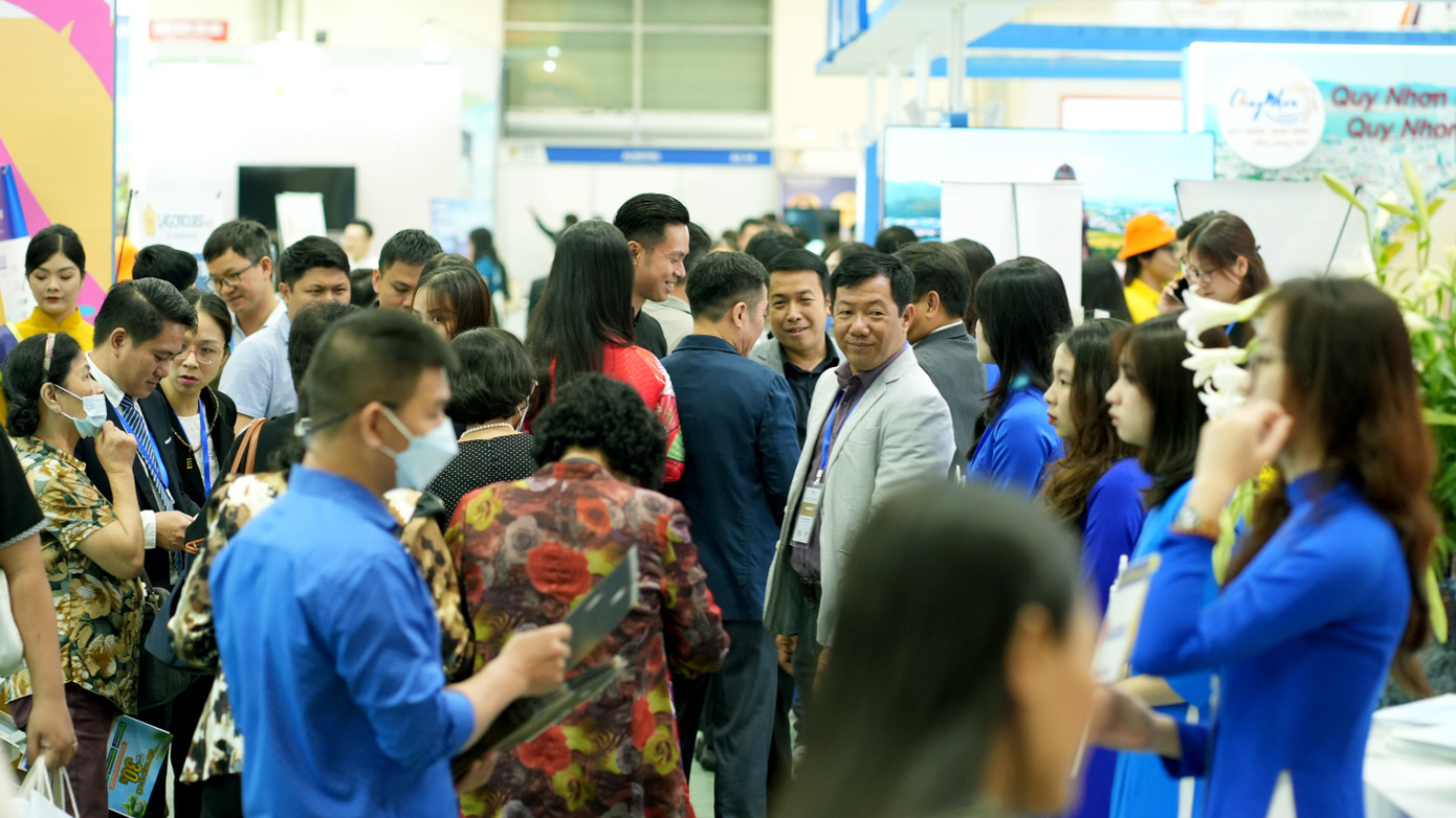 Dịp này, các doanh nghiệp ngành du lịch cam kết đẩy mạnh, gắn kết hoạt động du lịch với văn hóa, đưa du lịch trở thành một mũi nhọn trong việc phát triển công nghiệp văn hóa. Ảnh: TRỌNG QUÂN.