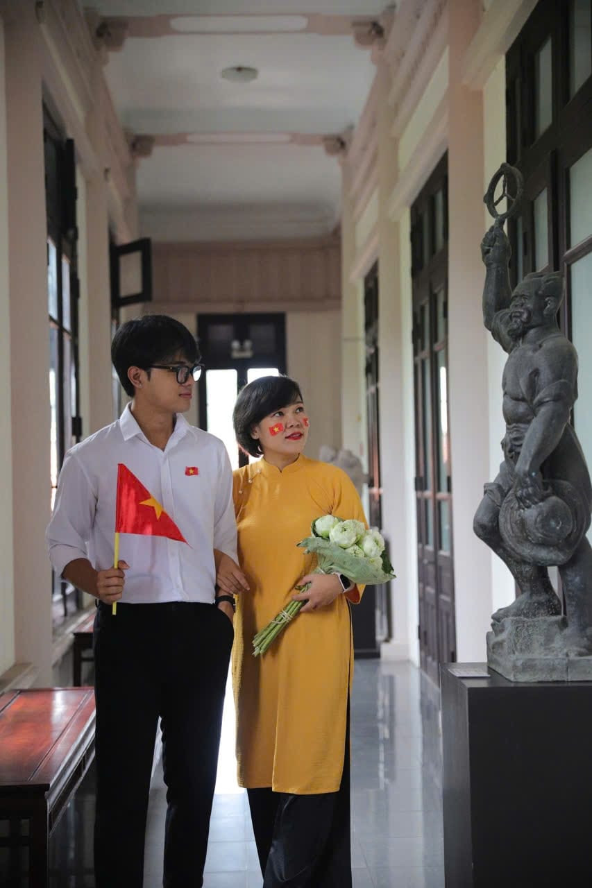 Bảo tàng Mỹ thuật Việt Nam phát động chương trình "Check-in Bảo tàng cùng cờ đỏ sao vàng". Bảo tàng Mỹ thuật Việt Nam phát động chương trình "Check-in Bảo tàng cùng cờ đỏ sao vàng".