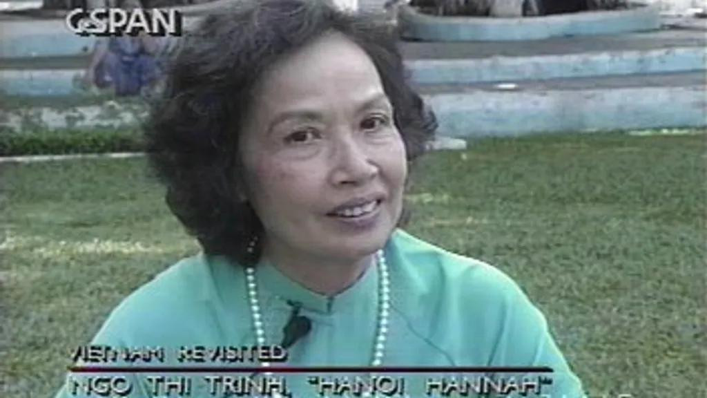 Phát thanh viên Trịnh Thị Ngọ nói về nhiệm vụ đặc biệt trên sóng phát thanh. Phát thanh viên Trịnh Thị Ngọ nói về nhiệm vụ đặc biệt trên sóng phát thanh.