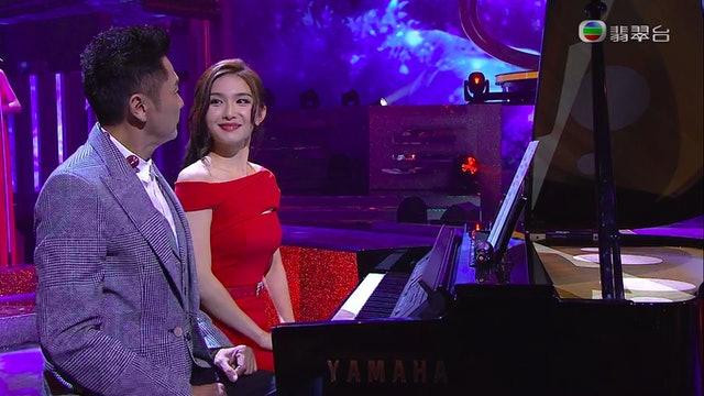 Người đẹp 9x cùng cha là diễn viên nổi tiếng tham gia phần thi tài năng.