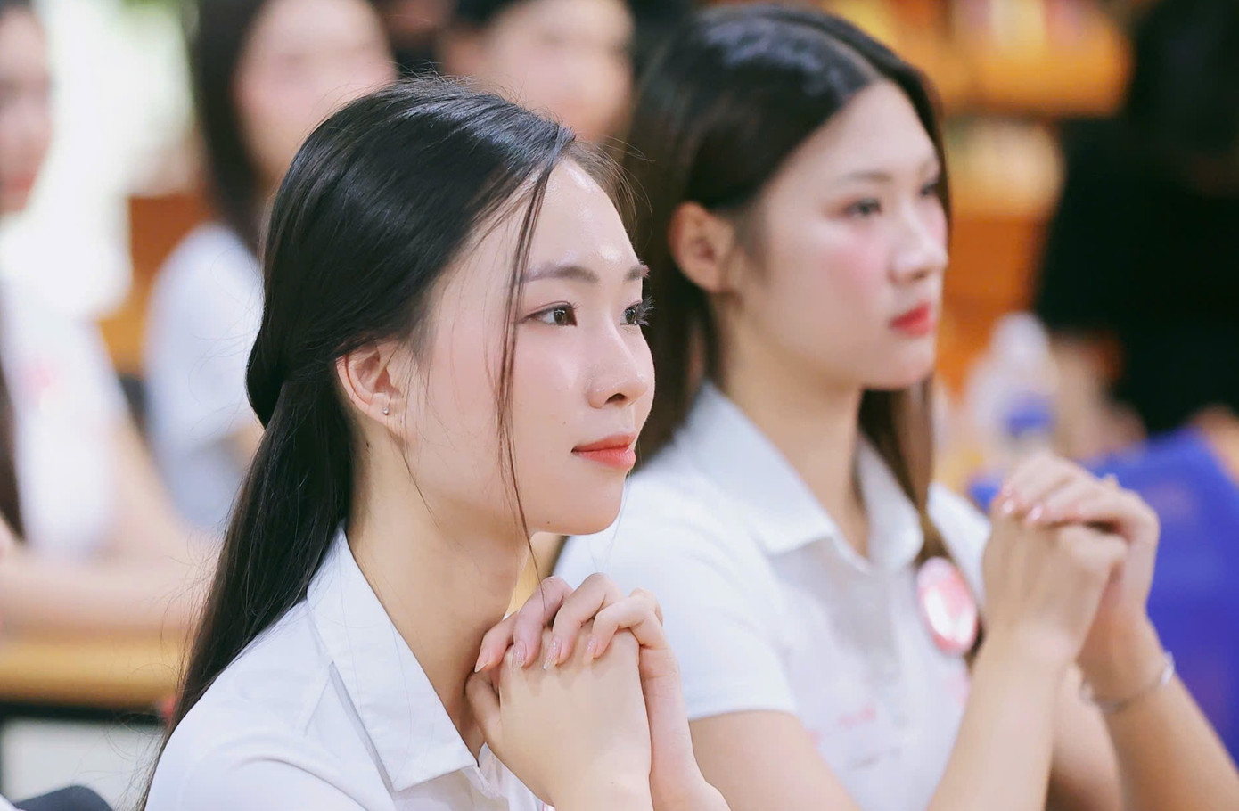 Buổi học xen lẫn phần lý thuyết và thực hành. Các thí sinh được chia nhóm để trao đổi.