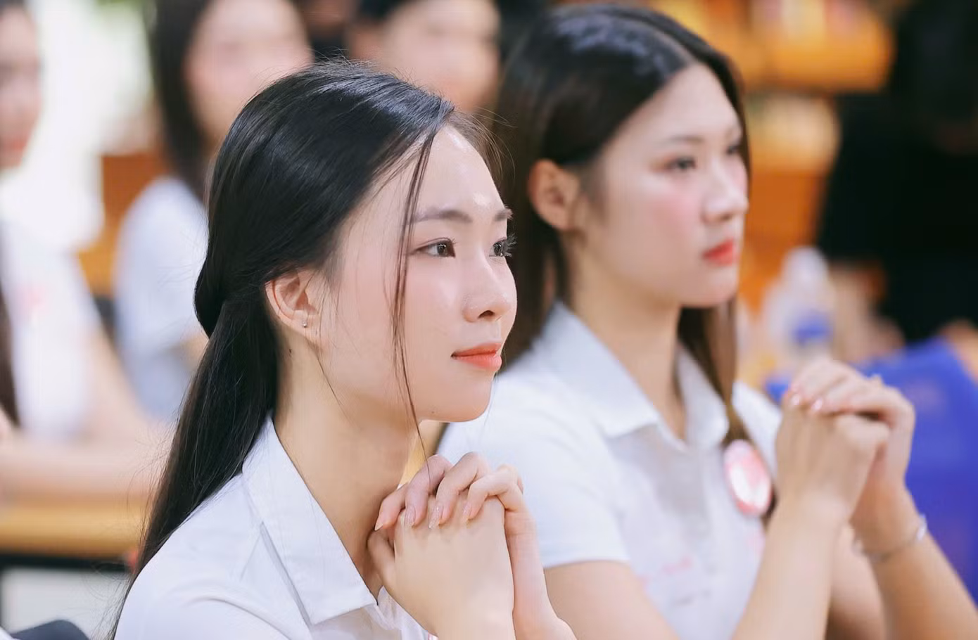 Buổi học xen lẫn phần lý thuyết và thực hành. Các thí sinh được chia nhóm để trao đổi.
