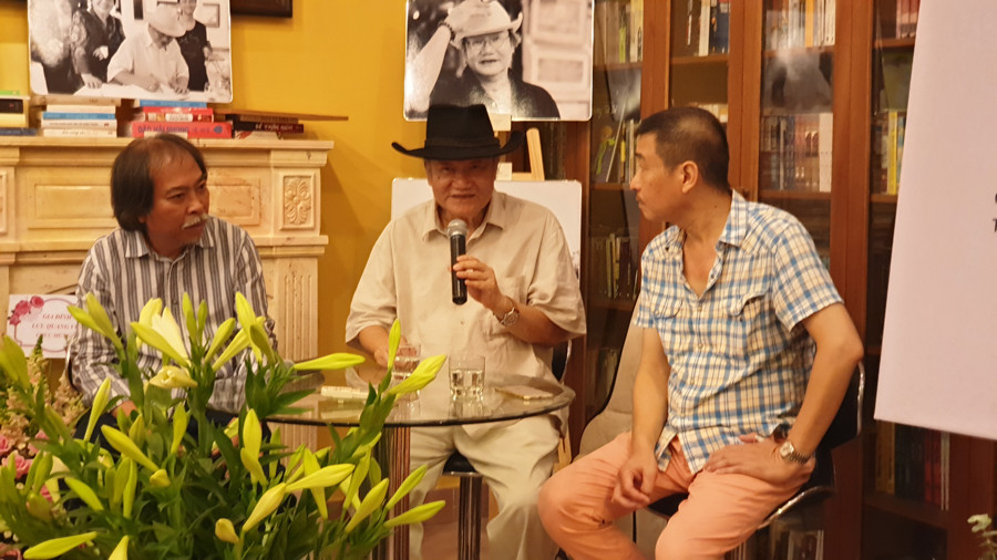 NSND Đào Trọng Khánh trong buổi ra mắt sách Đất &amp; người.