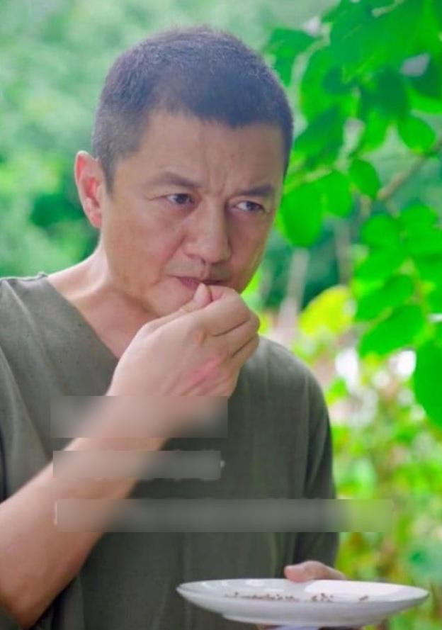 Lý Á Bằng lao đao sau biến cố kinh tế. Lý Á Bằng lao đao sau biến cố kinh tế.