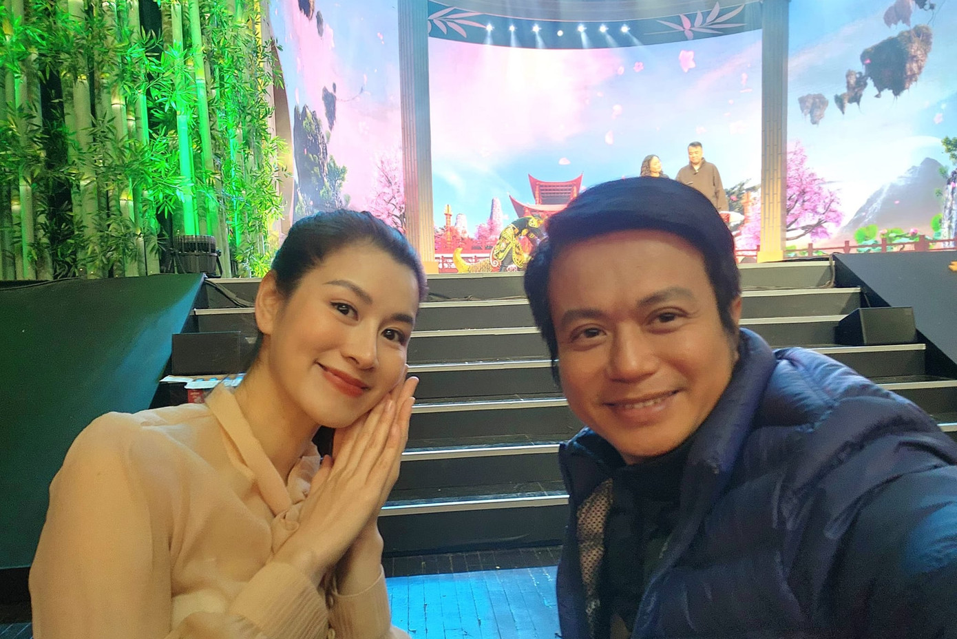 Hai diễn viên Bá Anh, Lưu Huyền Trang chia sẻ ảnh hậu trường.