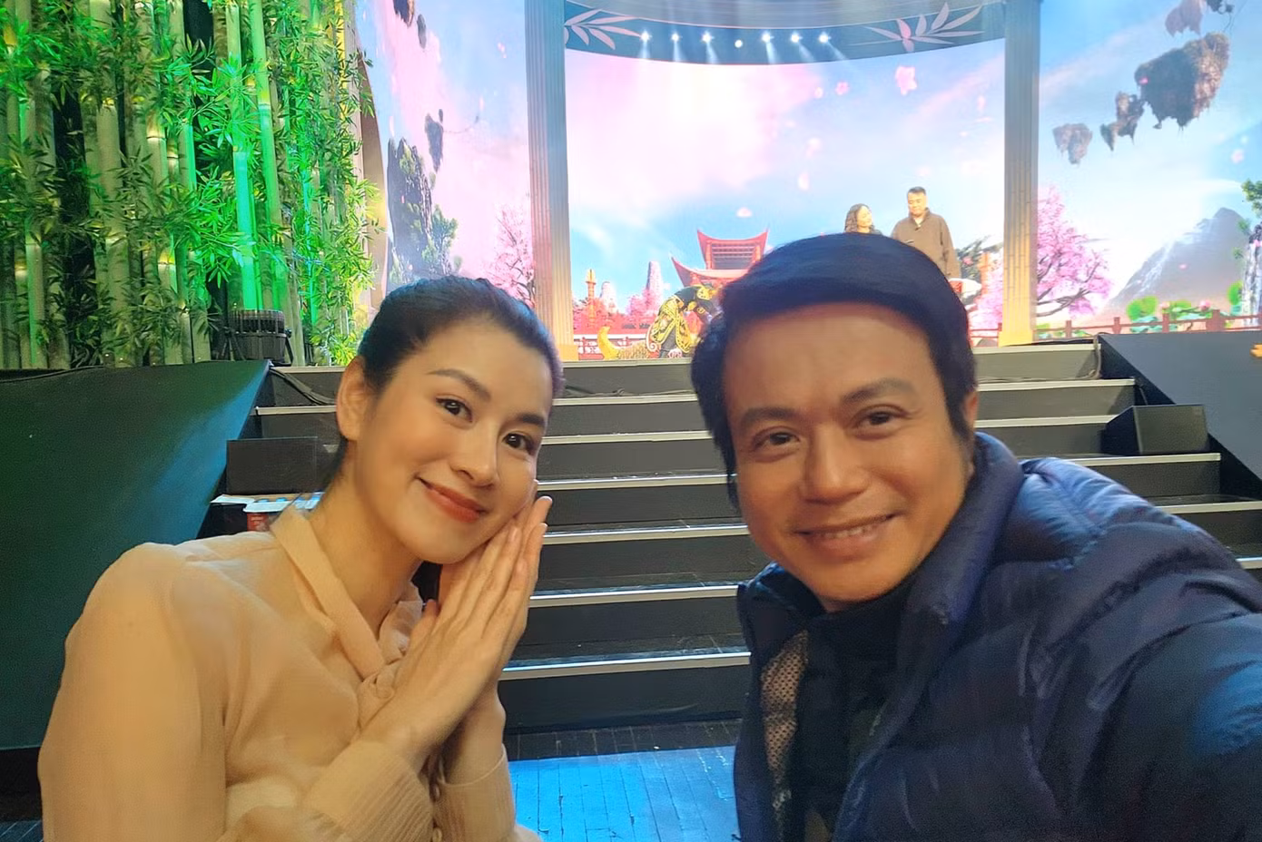 Hai diễn viên Bá Anh, Lưu Huyền Trang chia sẻ ảnh hậu trường.