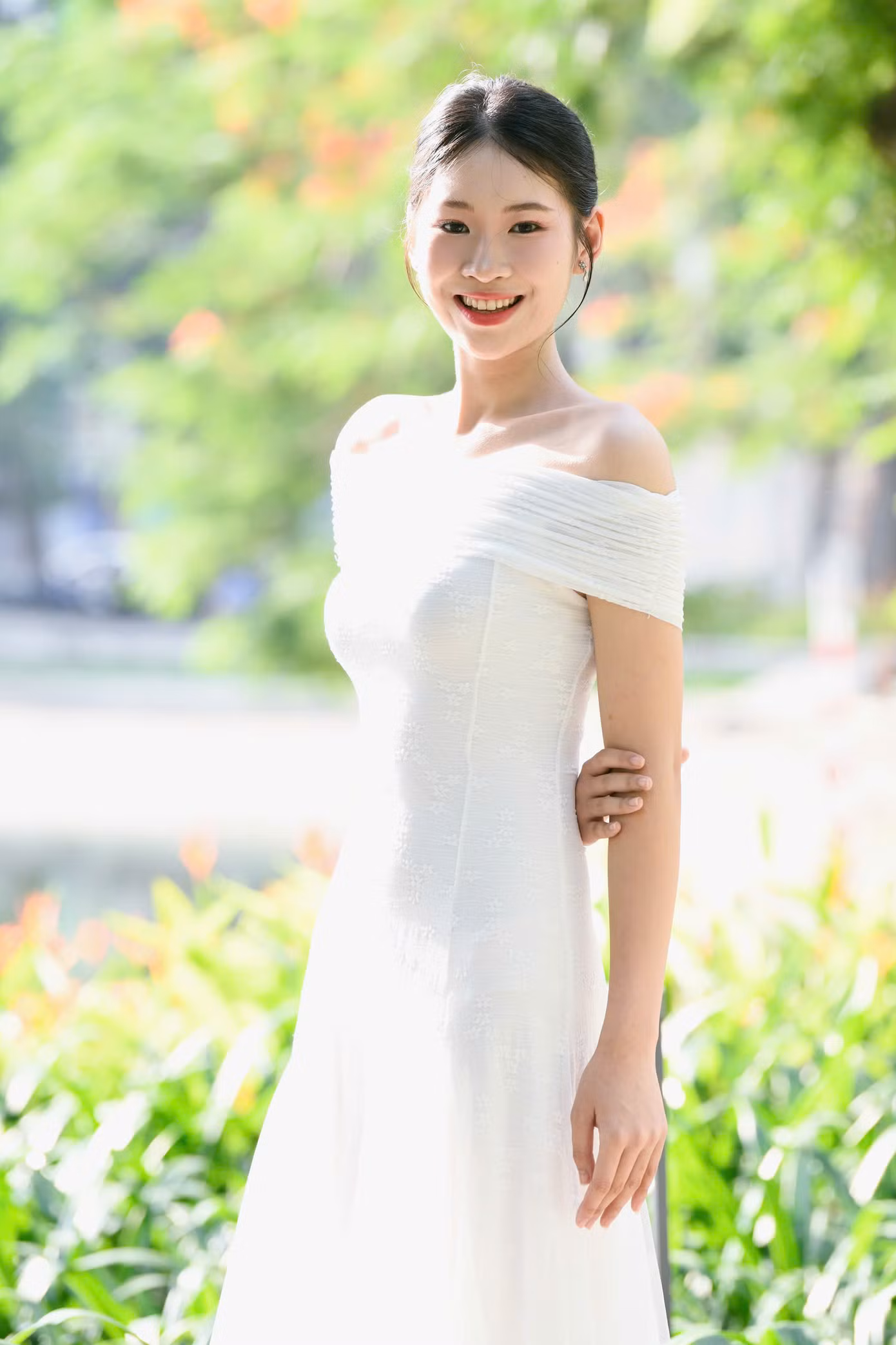 Hiền Nhi nói cô giấu gia đình về việc đi thi sắc đẹp. “Khi được vào vòng chung khảo tôi đã gọi điện cho ông bà. Ông bà vui và ủng hộ tôi, thường xuyên gọi điện hỏi thăm tôi trong những ngày tôi xa nhà”, cô nói. Trong top 25 thí sinh vào chung kết Hoa hậu Việt Nam 2024, Hoàng Thị Hiền Nhi đánh giá cao Nguyễn Phương Nhi, Hồ Ngọc Phương Linh, Bùi Thùy Nhiên và Trần Thị Huyền Cơ. Hiền Nhi cũng đặt mục tiêu lọt vào top 5 cuộc thi Hoa hậu Việt Nam 2024.