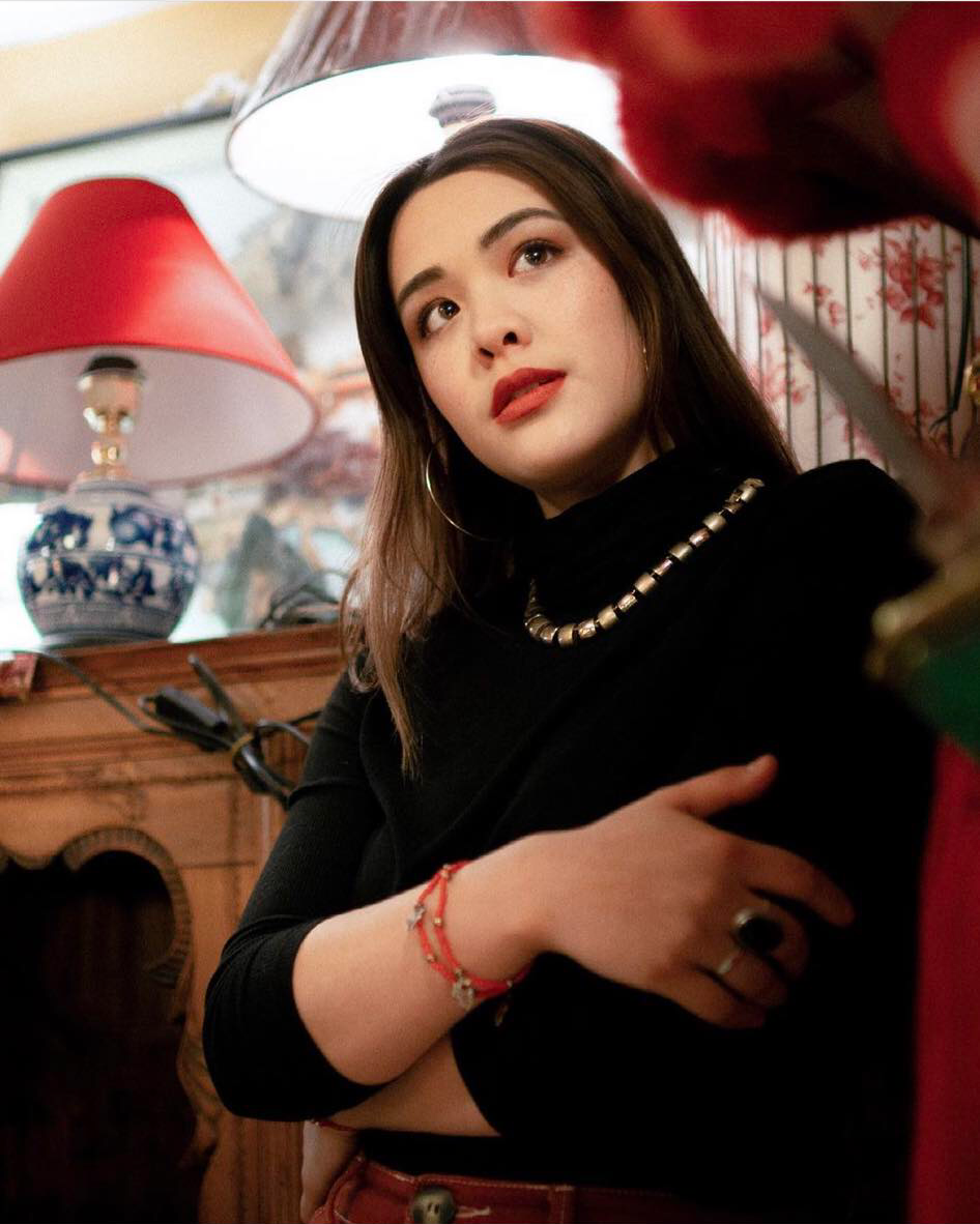 Người đẹp 23 tuổi cũng sở hữu một kênh YouTube riêng để chia sẻ về cuộc sống hiện tại cũng như những sở thích cá nhân.