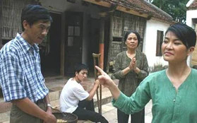 Đề tài nông thôn trên màn ảnh nóng dần lên nhờ những bộ phim của đạo diễn Nguyễn Hữu Phần. Đề tài nông thôn trên màn ảnh nóng dần lên nhờ những bộ phim của đạo diễn Nguyễn Hữu Phần.