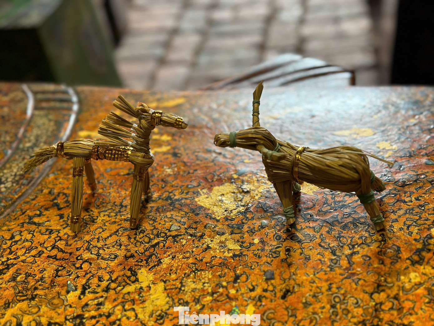 Đồ chơi hình con trâu, con ngựa được tạo hình nhanh chóng.