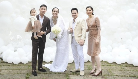 MC Anh Tuấn là chủ hôn. Anh đưa bà xã và con gái cùng dự lễ cưới.