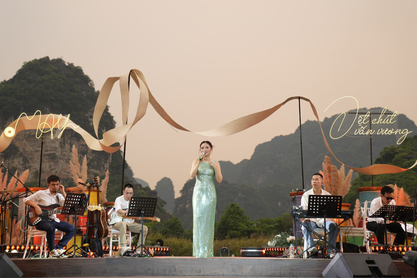 Ninh Bình là điểm sáng trong phát triển công nghiệp văn hóa. Ninh Bình là điểm sáng trong phát triển công nghiệp văn hóa.