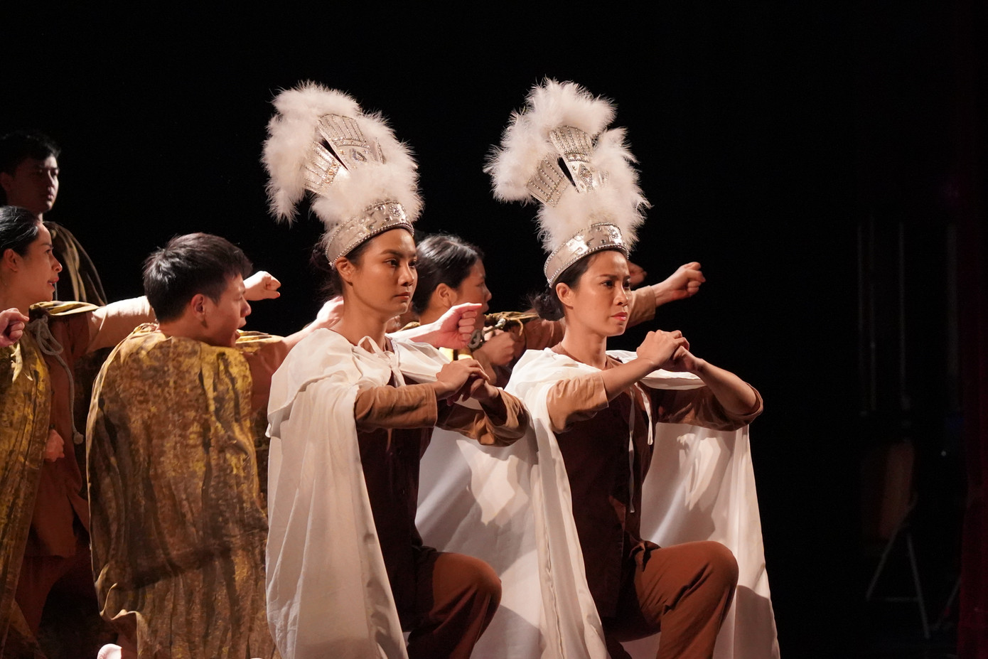 Một cảnh trong vở Người đi dép cao su do Nhà hát Kịch Việt Nam dàn dựng. Ảnh: NHKVN. Một cảnh trong vở Người đi dép cao su do Nhà hát Kịch Việt Nam dàn dựng. Ảnh: NHKVN.